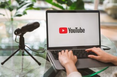 【事例あり】YouTubeで1日密着動画を作るには？費用・依頼先・採用につながるポイントを解説