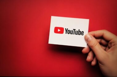 【YouTubeの投稿頻度は月4本が目安？】ジャンル別の最適な投稿頻度と伸びるコツを徹底解説